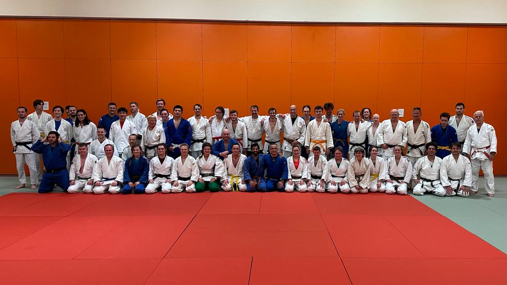 Class of judoka posing for a photo